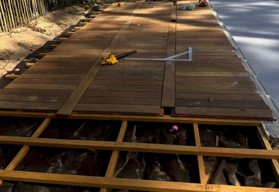 Construction d'une piscine classique en béton par Le Bassin Bleu